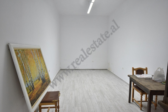 Commercial space for sale on Ali Visha Street, near Osman Myderizi School in Tirana.
The property i